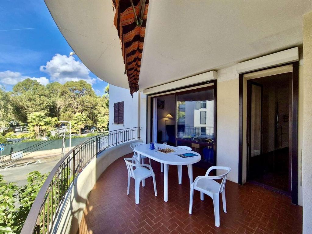 Appartement Familial 3 Pièces, Terrasse et Parking, Proche Plage et Commerces - Cavalaire - FR-1-226B-193 - 1