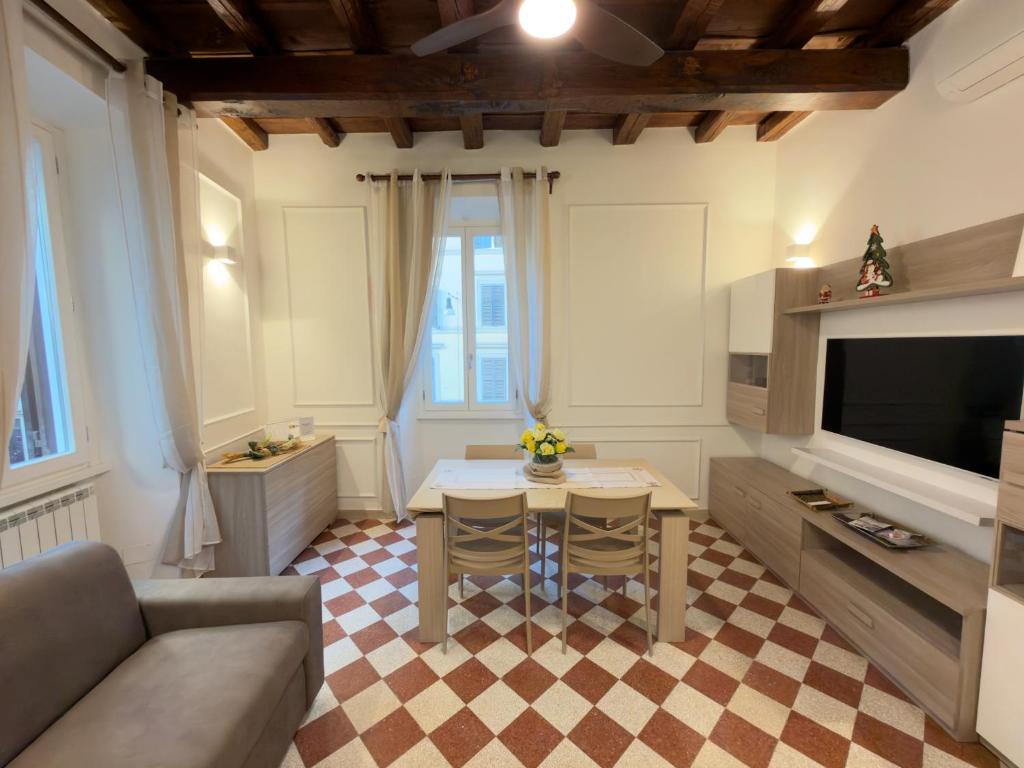 Bocaccio's Apartment - 2 min from Trevi Fountain - 5
