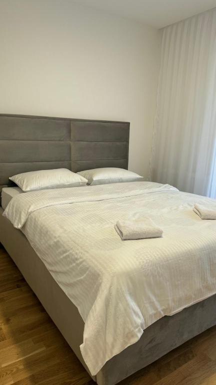 Stela Stan Na Dan Banja Luka - 5