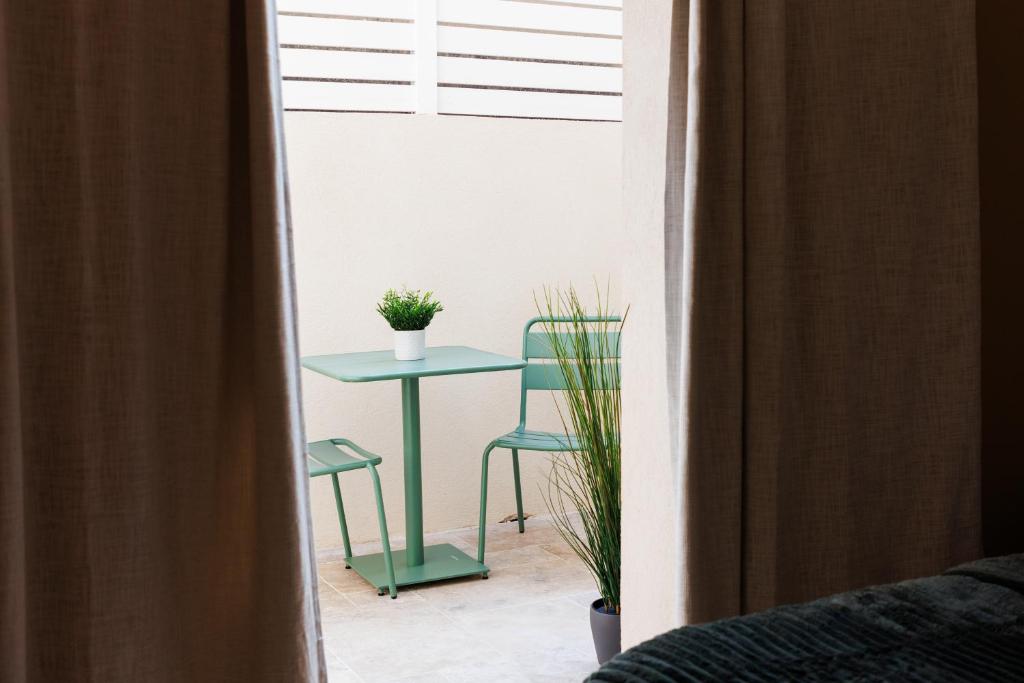 Suite Cigale Verte avec terrasse et patio à Antibes - 2