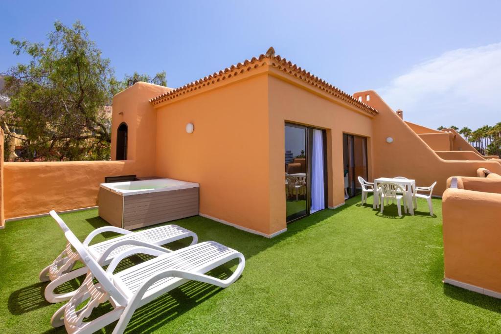 Tagoro Family & Fun Costa Adeje — Hotel building in Costa Adeje, Canary Islands