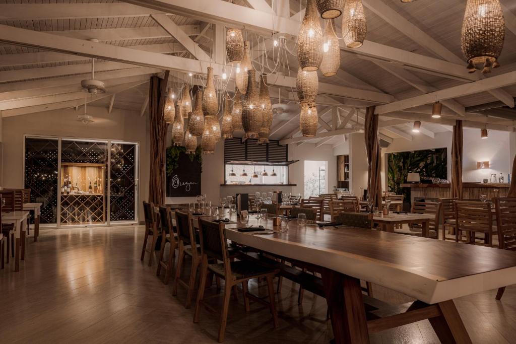 Restaurant, Cala Luna Boutique Hotel & Villas in Tamarindo