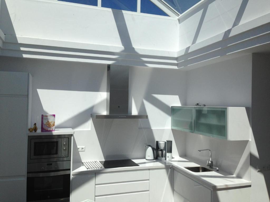 Beachfront Penthouse with Huge Terrace & Panoramic Sea and Mountainviews - 2