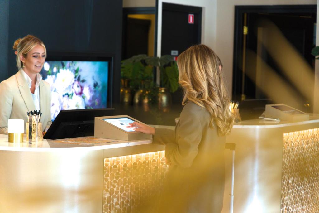 フロント・ロビー