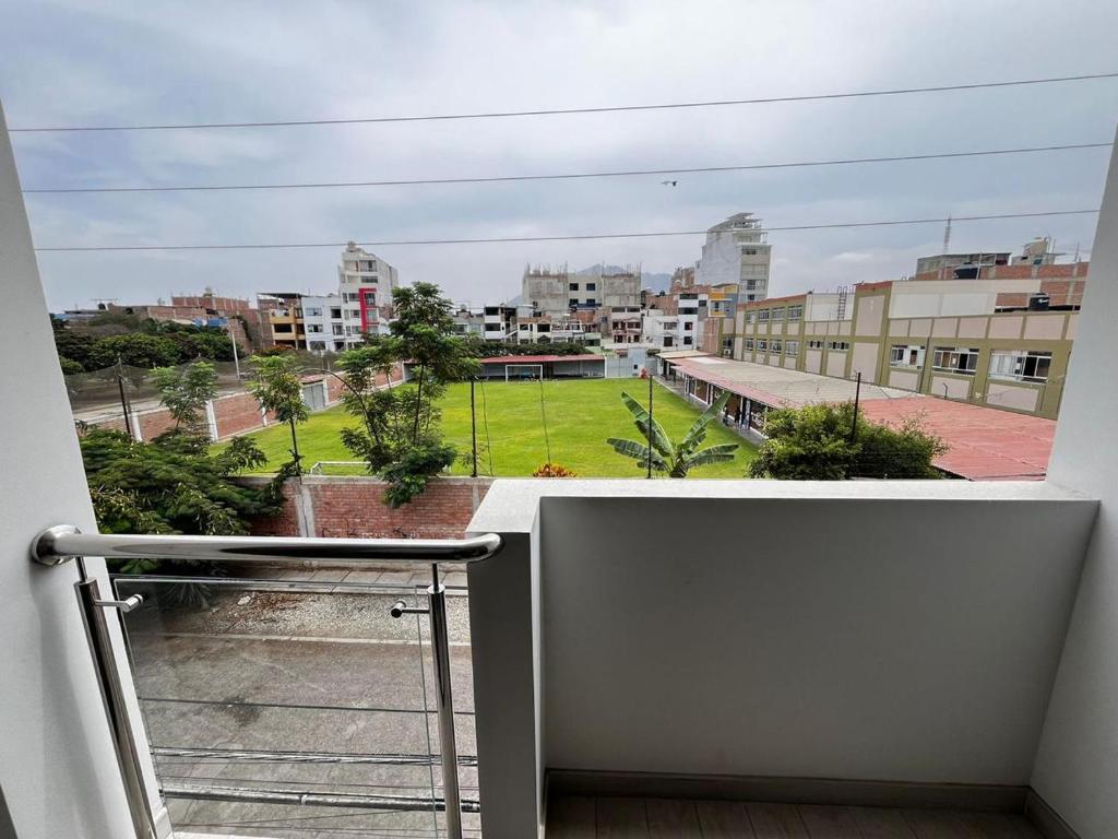 Departamento Vista a parque 02 personas - 1