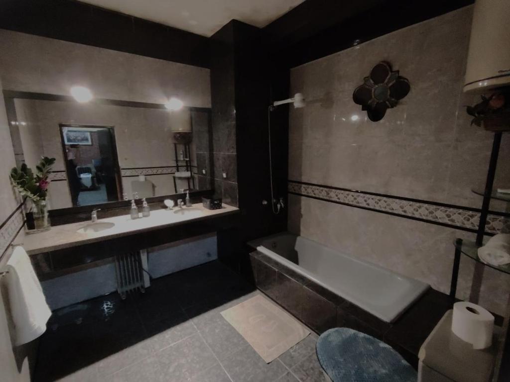 HOSTAL PURAHEI ROGA - Habitaciones independientes con Baño y comedor compartido - 2