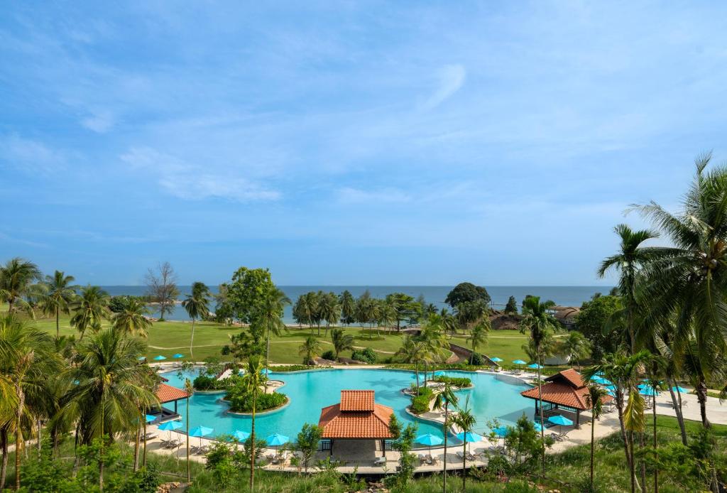 Beach, Mövenpick Resort & Spa Bintan Lagoon in Bintan Island