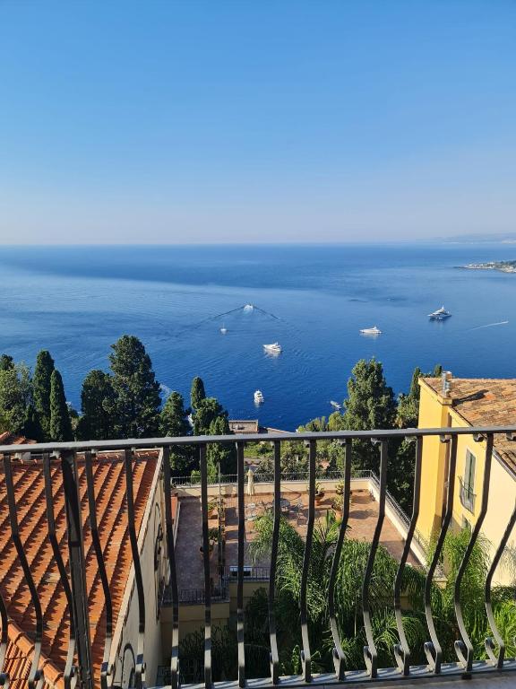 Carmela-Enzo Apartment Taormina View - 2