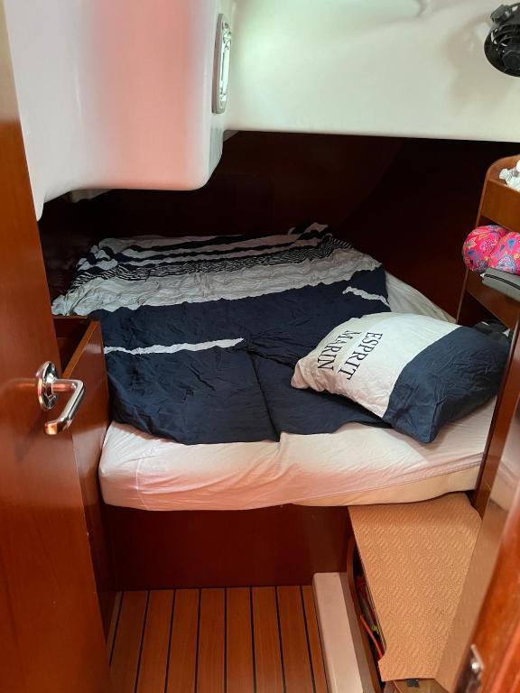 Charming night in a 12 m sailboat - 3