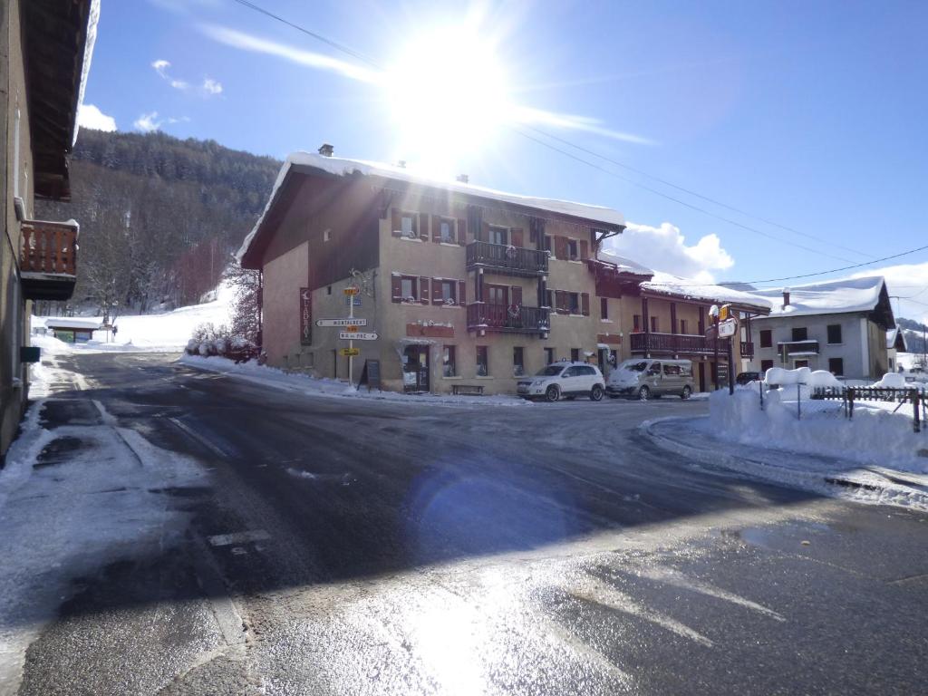 Hotel et Appart'Hotel Restaurant L'Adray — Hotel in Aime