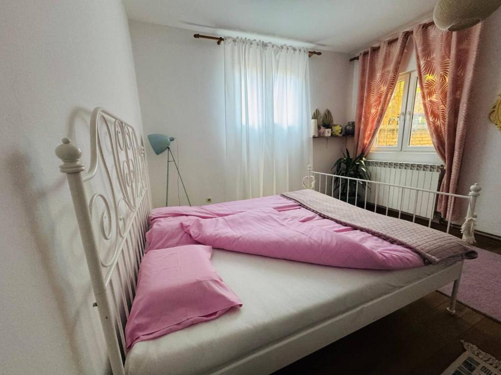 Miss Nareens Central Apartment with free garage - 3