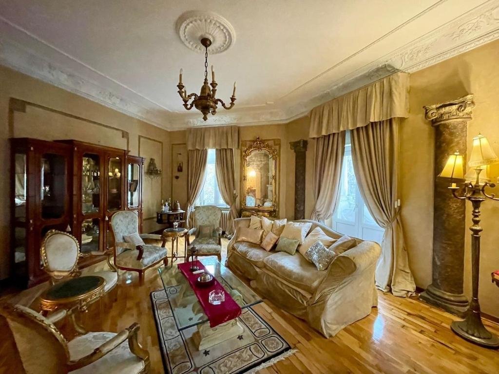 Dorcol Mansion 3BR Apartment at City Center - 1