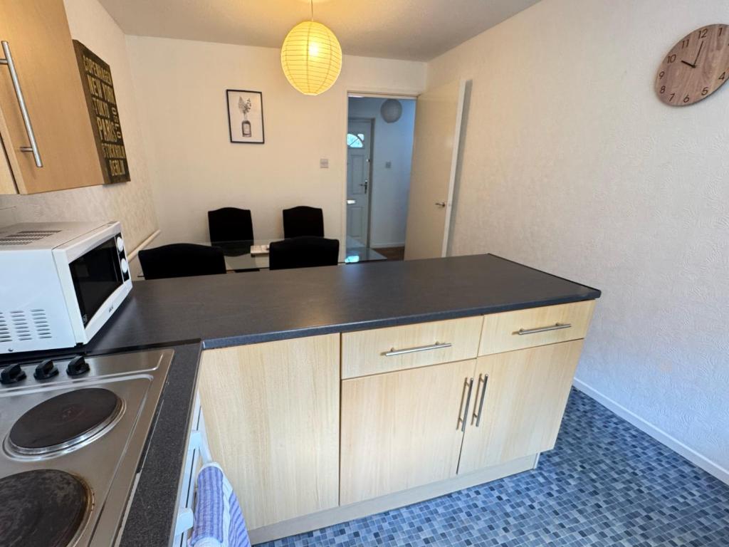 Large 2-Bedroom House, Telford photo 5