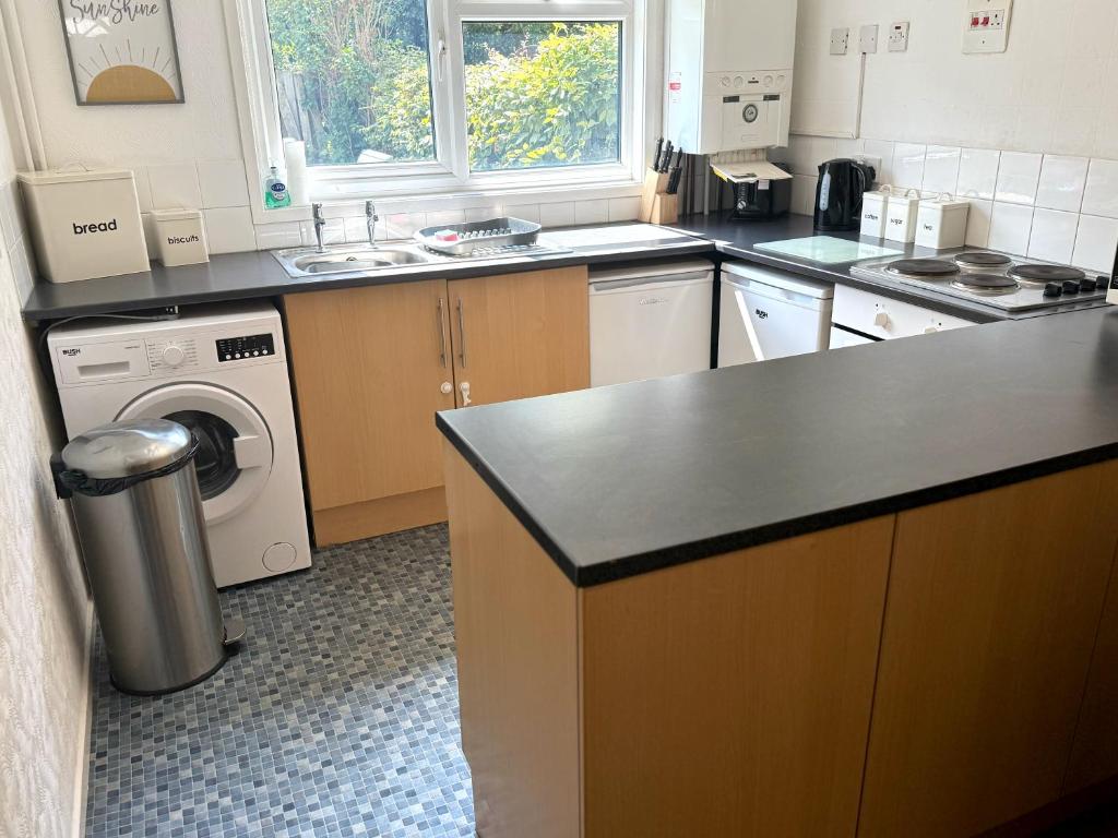 Large 2-Bedroom House, Telford photo 6