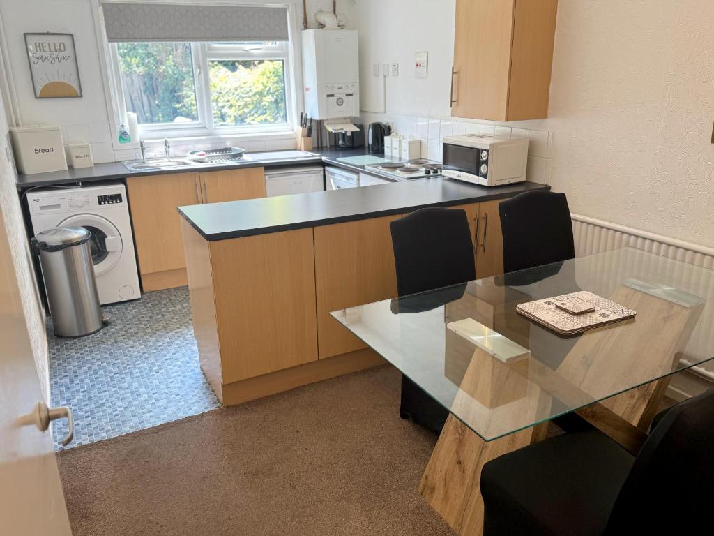 Large 2-Bedroom House, Telford photo 4