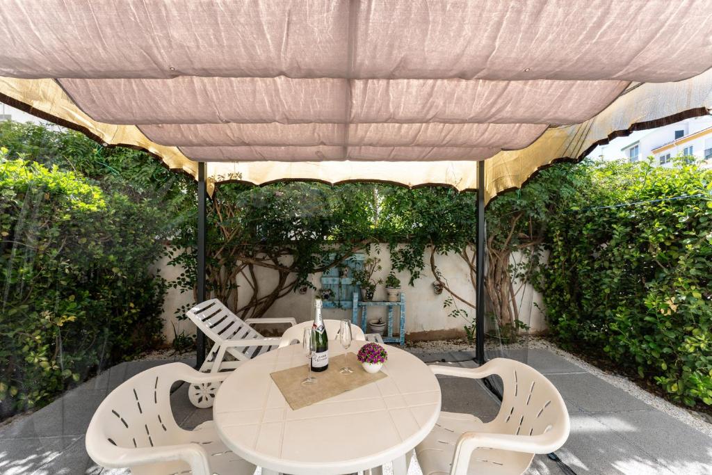 MalagaSuite Tropical Terrace & Pool Apartments - 3