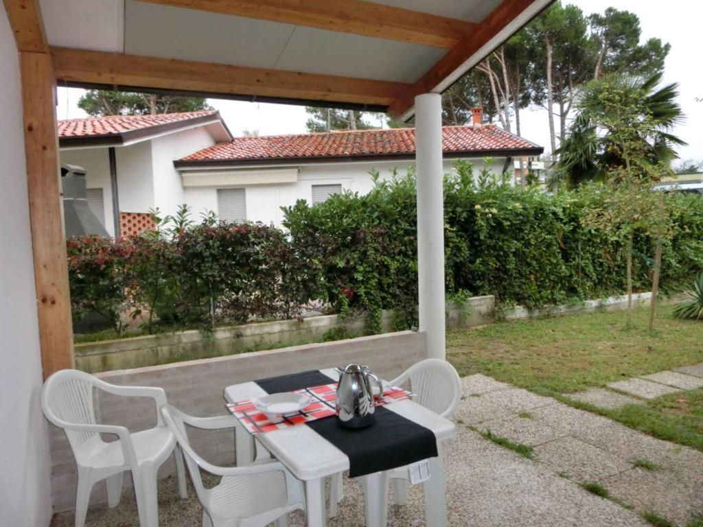 Cozy villa steps from the beach - 1