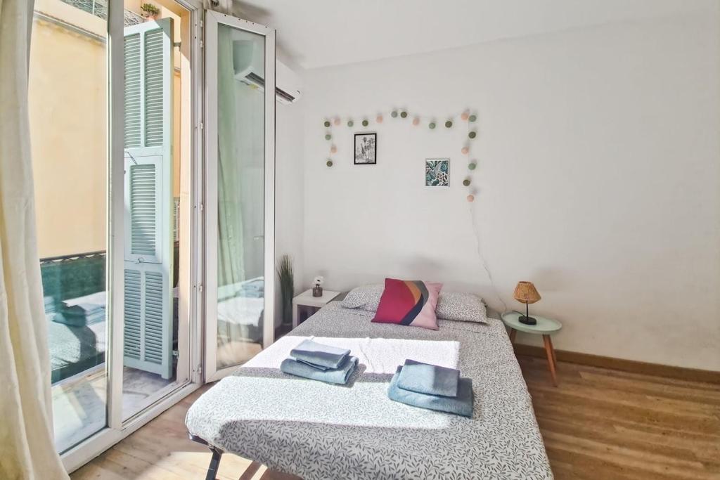 Studio, Downtown, Train Station, WiFi, Air Conditioning - 1