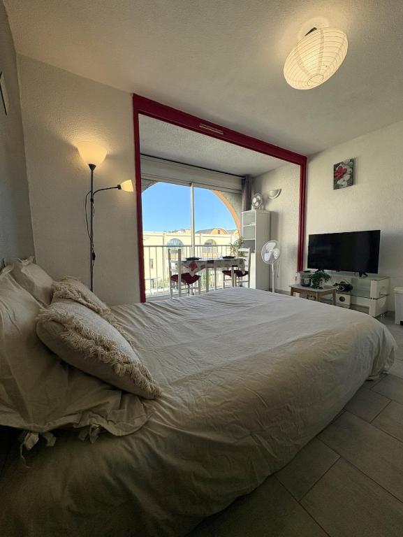 Studio à deux pas du port avec piscine - 2