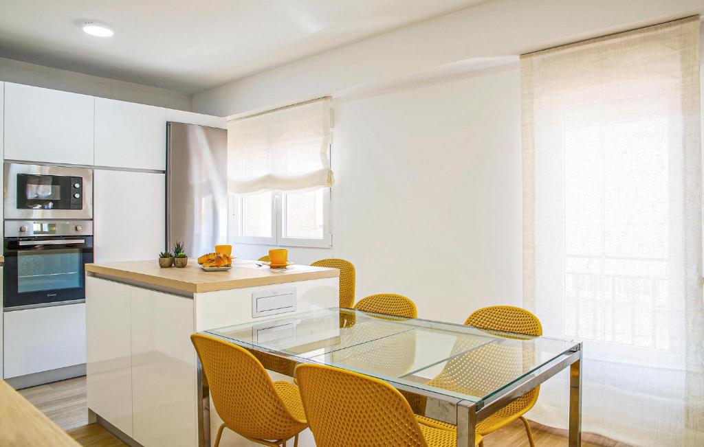 Lovely Apartment In Almeria With Wifi - 4