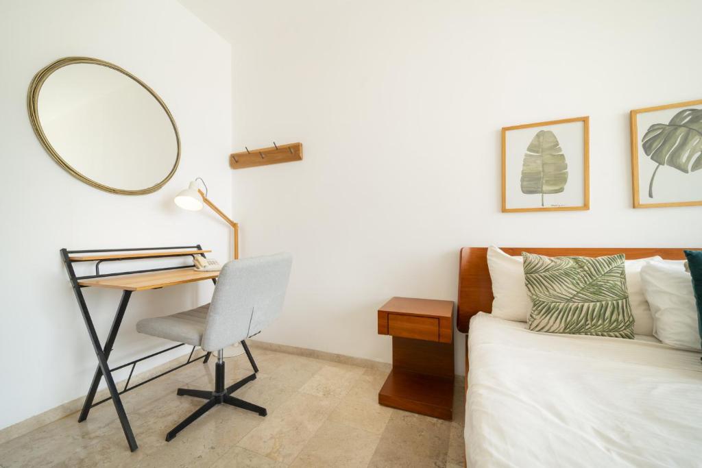 2 Bedroom Condo with Pool - The Shore, Sasha I - 314 - 4