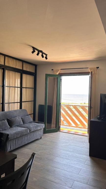 Departamento frente al mar, remodelado y equipado - 2