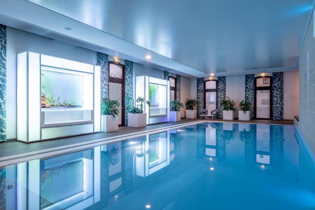 Swimming pool, Hotel Paris Marne La Vallee By IHG in Paris