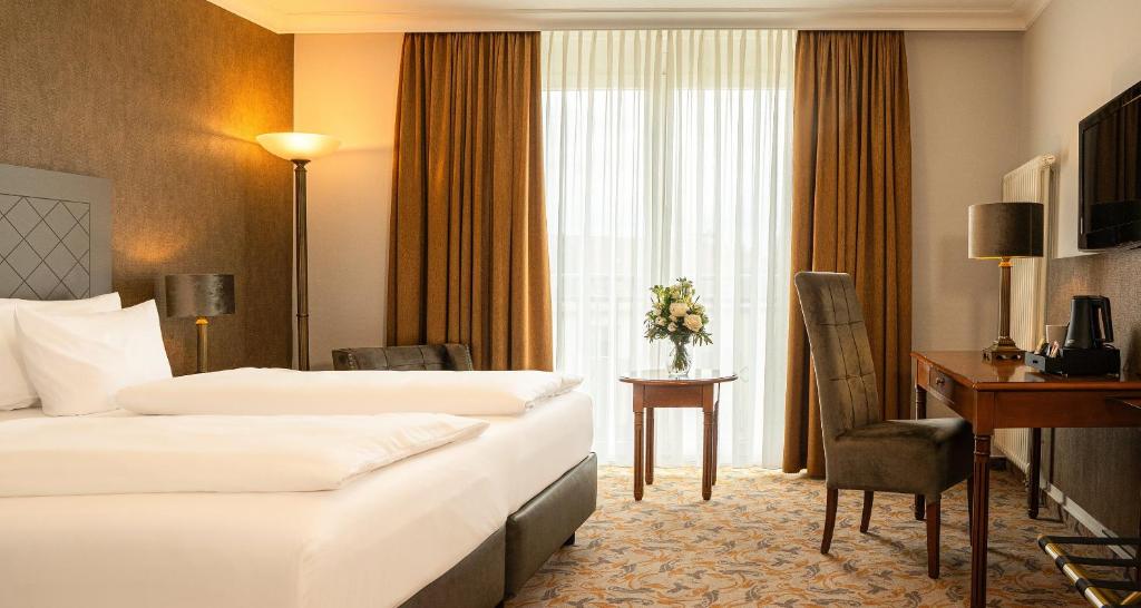 Guestroom, Victor's Residenz-Hotel Berlin in Berlin