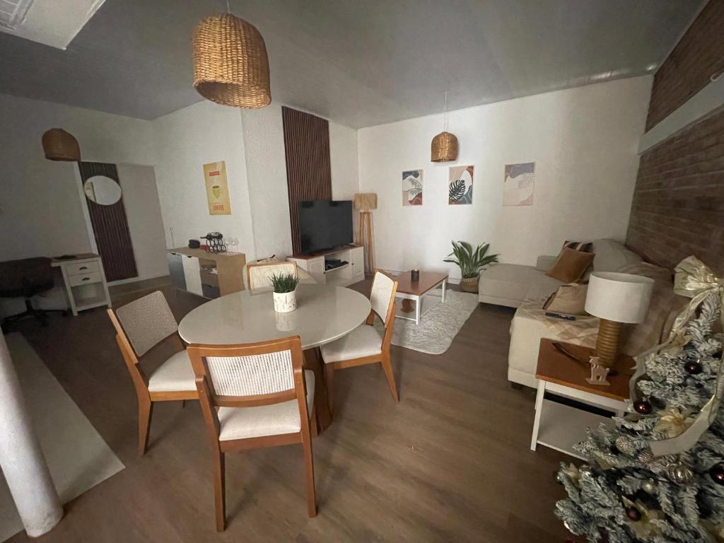Hermosa casa de un dormitorio a seis cuadras de la playa - 1