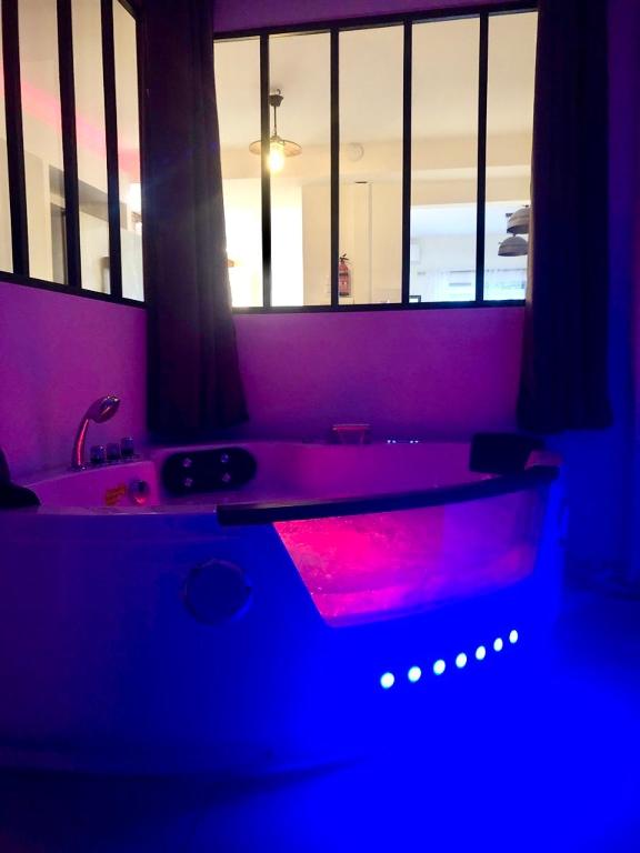 Loft jacuzzi à 8 min des Grands Buffets et du centre-ville - 3