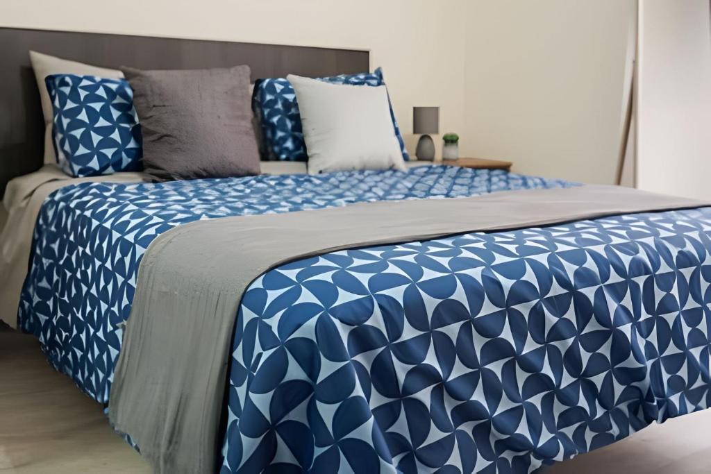 Modern Apartment with Terrace | Steps from Movistar Arena & Barrio Universitario | Up to 4 Guests - 5