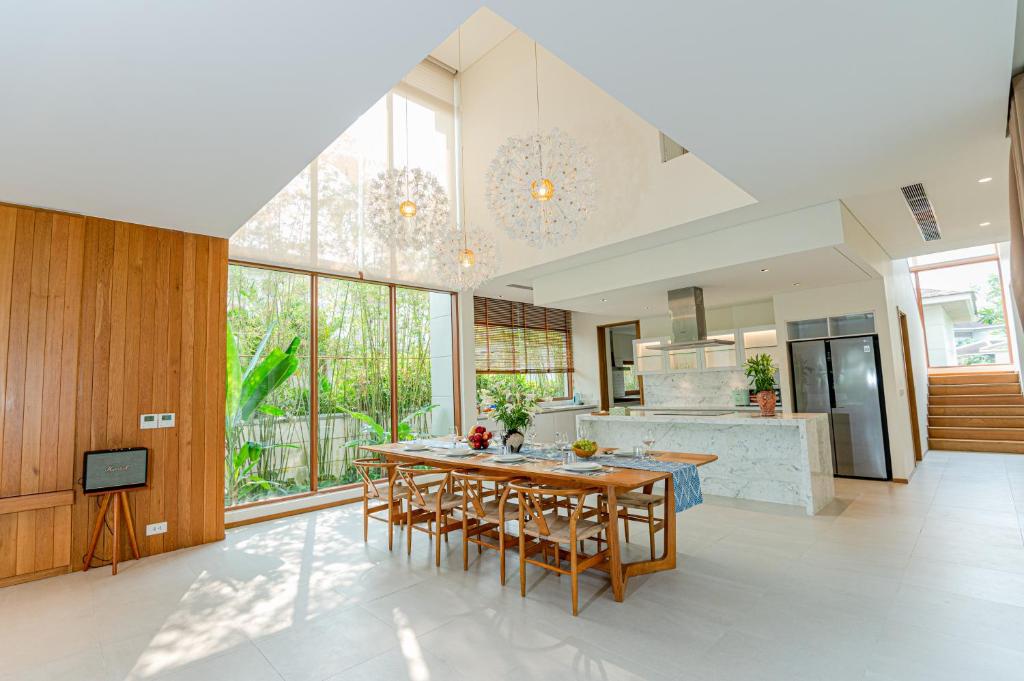 Memories Holiday Beach Villa Da Nang