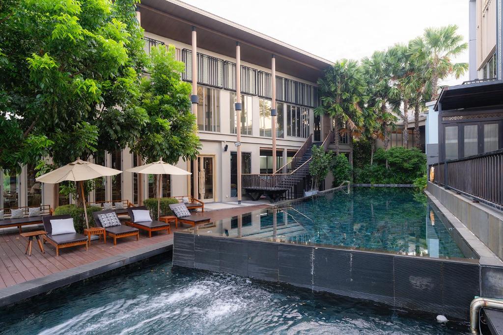 スイミングプール