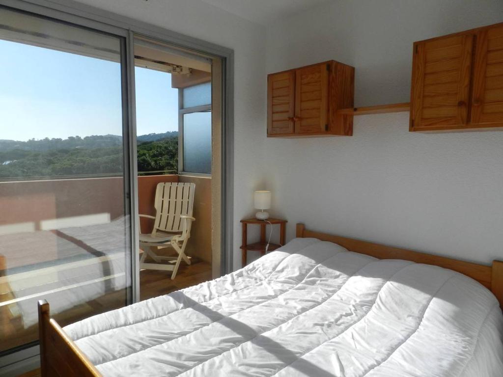 Appartement 2 pièces avec piscine et plage à Bormes-les-Mimosas - FR-1-251-885 - 4