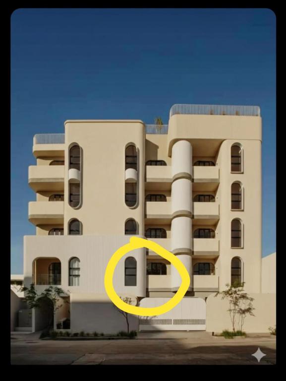 102 Un Modern Living - 1