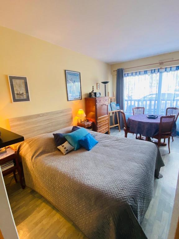 Studio cosy, vrai lit 140, wifi, centre Trouville-sur-Mer, proche Deauville et gare à moins de 5 minutes à pied - 2