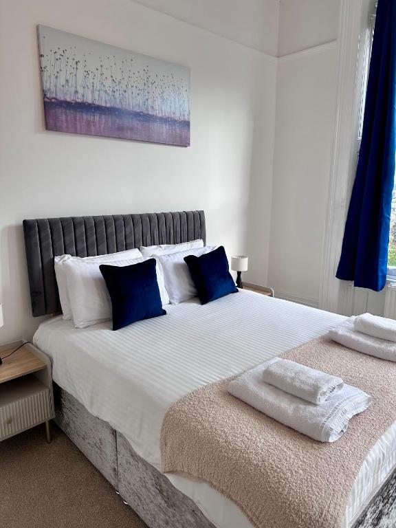 Wilderness House Apartments (Plymouth) - photo 2