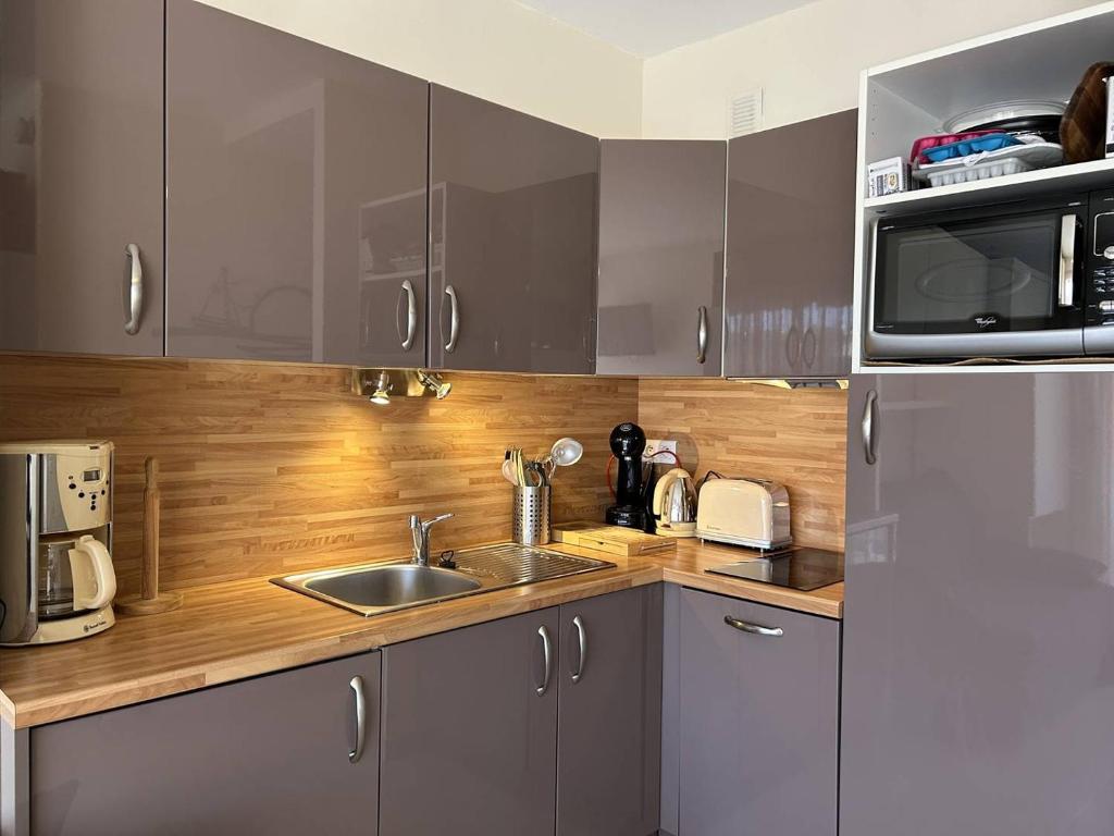 LV330-A169 Appartement studio cabine 4 couchages LE LAVANDOU - 4