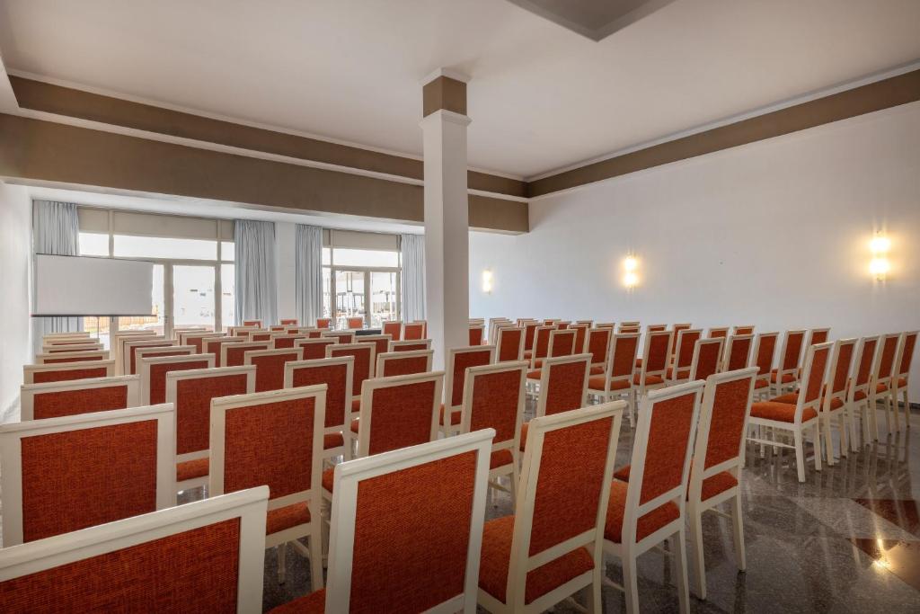 Alua Atlantico Golf - All Inclusive — Hotel building in Golf Del Sur, Canary Islands