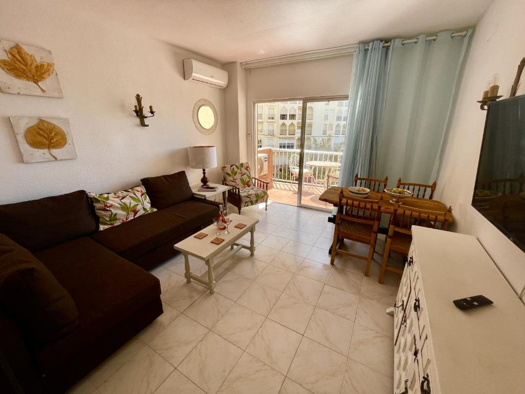 Beautiful 1 bedroom south facing apartment - 3