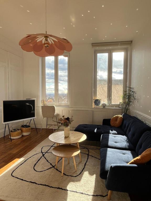 Quiet and sunny charming one-bedroom apartment with views - 2