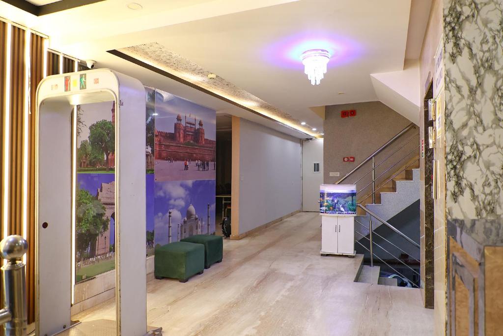 ホテル スター イン ニア IGI エアポート (Hotel Star Inn Near IGI Airport) フロント・ロビー