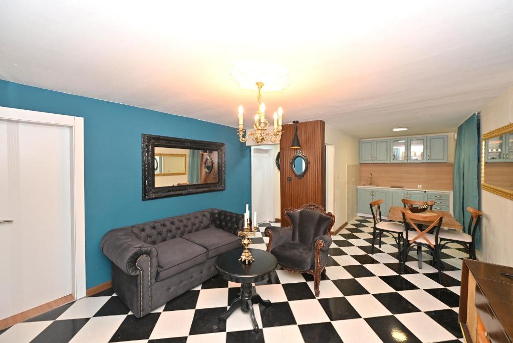 Two bedroom Vintage apartment - 1