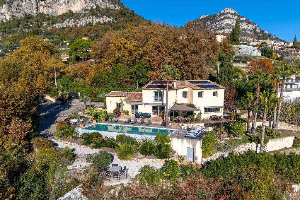 Entre mer et Esterel - Piscine, vue 6 suites - 2