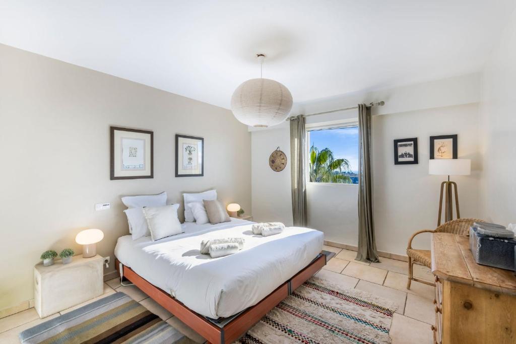 Entre mer et Esterel - Piscine, vue 6 suites - 5