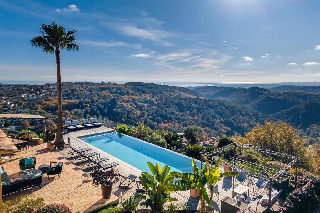 Entre mer et Esterel - Piscine, vue 6 suites - 1