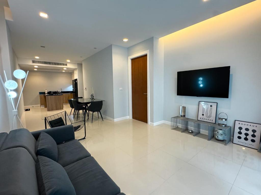 Shared lounge/TV area