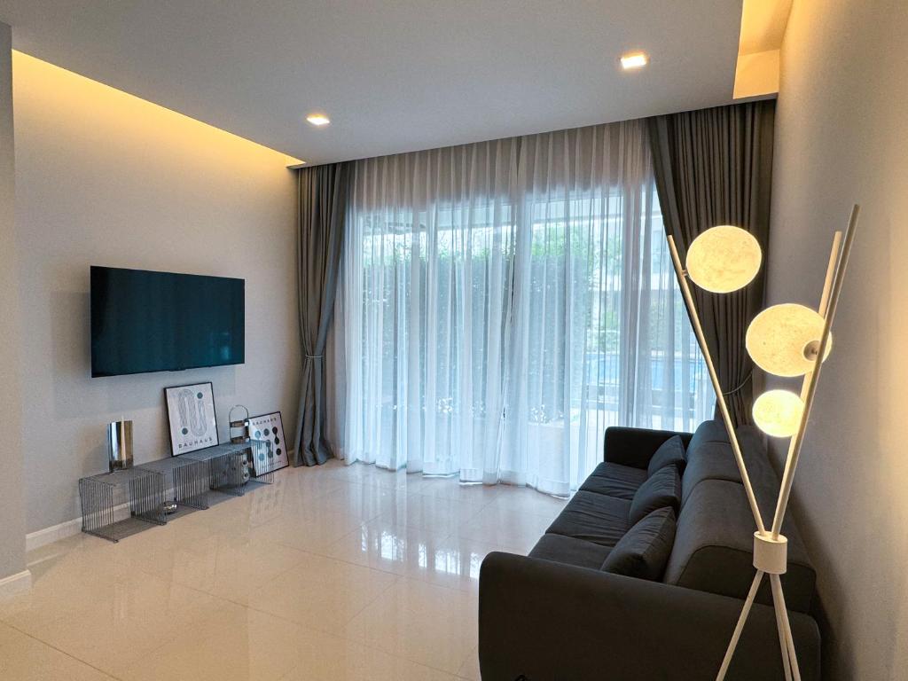 Shared lounge/TV area