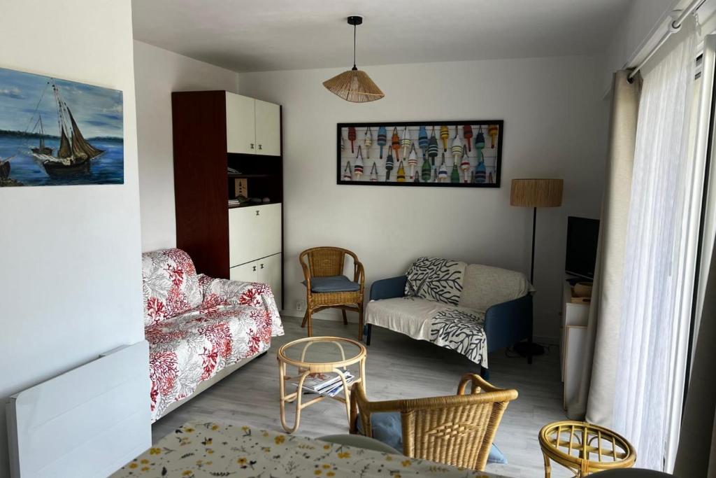 Studio with balcony - 2 min beach and AquaBaule - 2