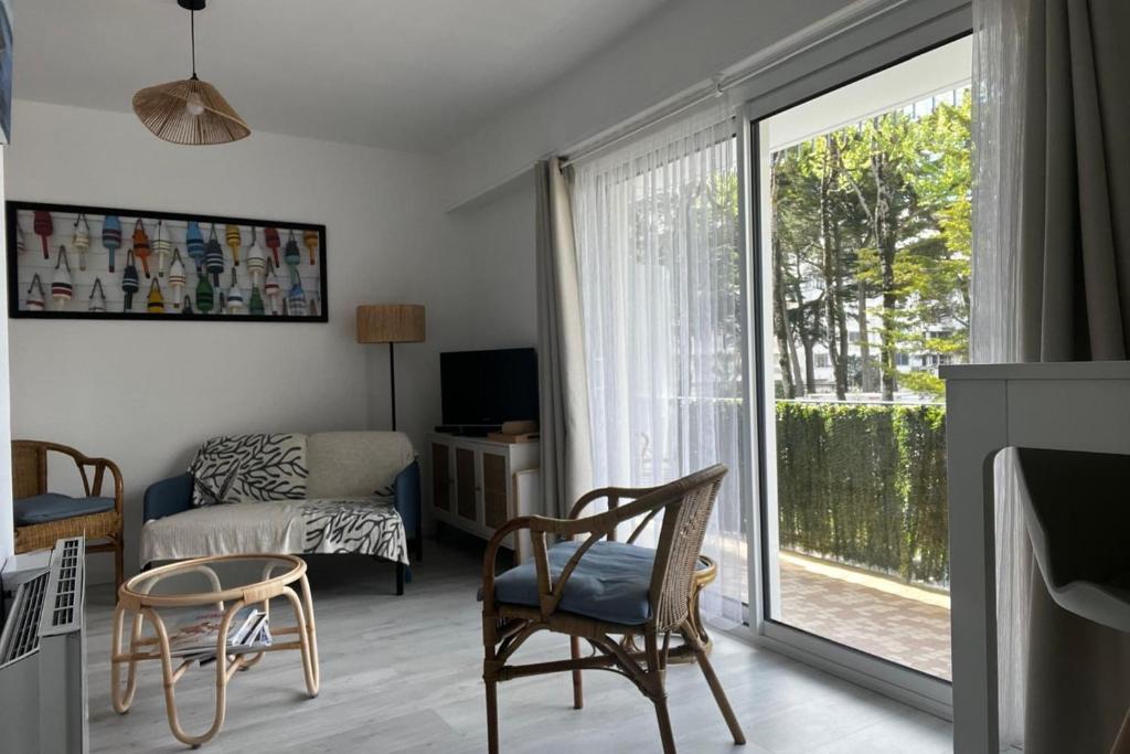 Studio with balcony - 2 min beach and AquaBaule - 3